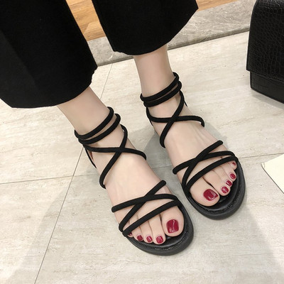 Γυναικεία σανδάλια με σταυρωτά στοιχεία και φερμουάρ