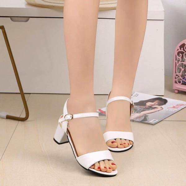 Moderne ženske sandale od eko kože sa petom debljine 6 cm