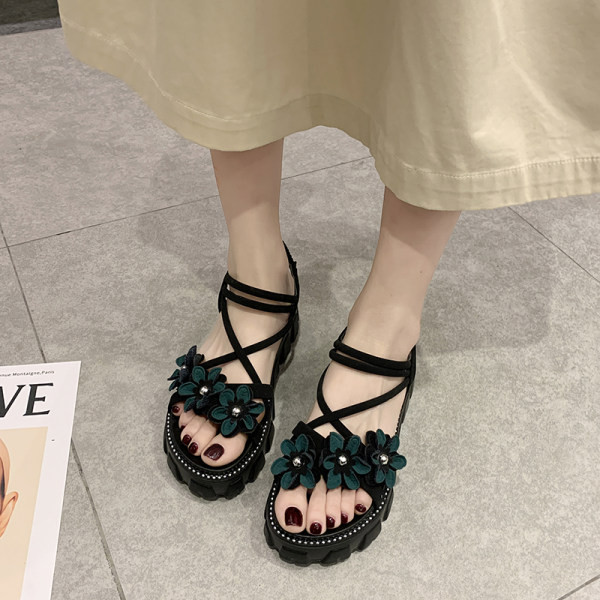 Ženske sandale sa remenčićima i 3D elementima