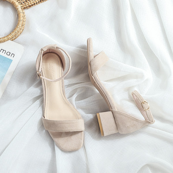 Model nou de sandale de dama din piele intoarsa cu toc patrat