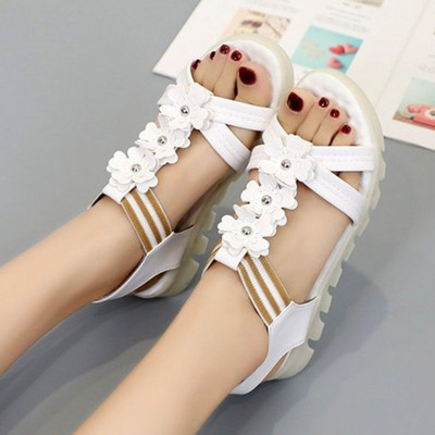 Ženske sandale s 3D cvjetnim elementom i ravnim potplatom