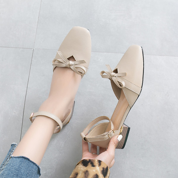 Model nou de sandale dama cu toc patrat jos si panglica