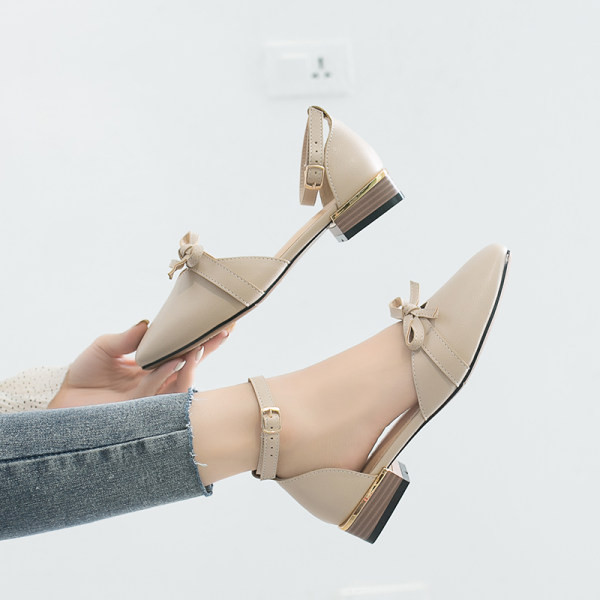 Model nou de sandale dama cu toc patrat jos si panglica