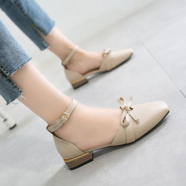 Model nou de sandale dama cu toc patrat jos si panglica