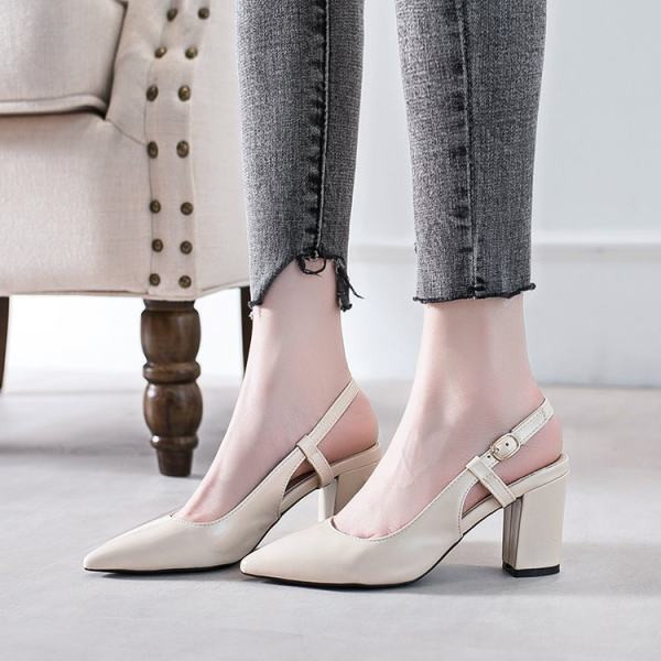 Proljetno-jesenski model sandala na špic od eko kože