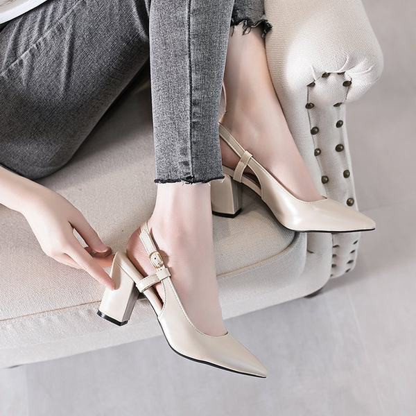 Proljetno-jesenski model sandala na špic od eko kože