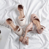 Įprasti moteriški basutės su žemu kvadratiniu kulnu rožinės ir smėlio spalvos