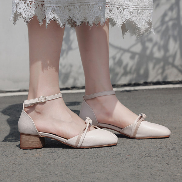 Įprasti moteriški basutės su žemu kvadratiniu kulnu rožinės ir smėlio spalvos