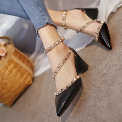 Ženske sandale sa metalnim elementima i petom