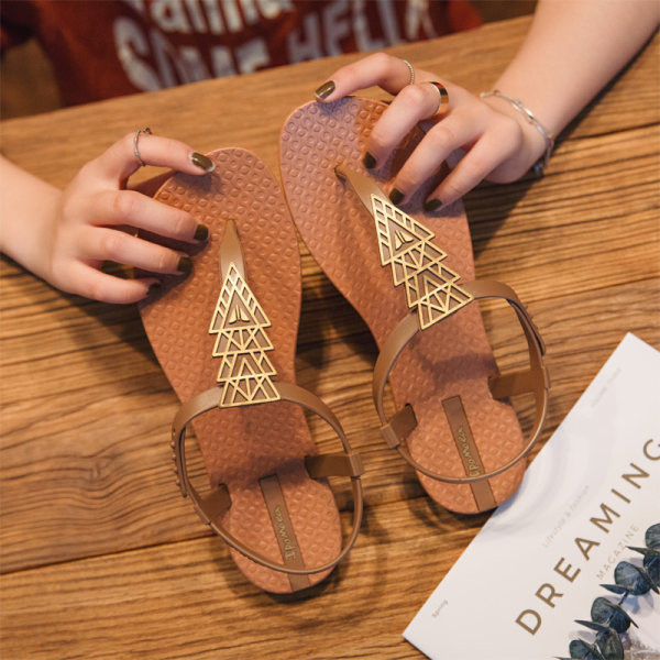 Moderne ženske sandale sa remenom