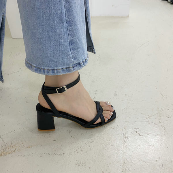 Novi model ženskih sandala na četvrtastu petu - eko koža