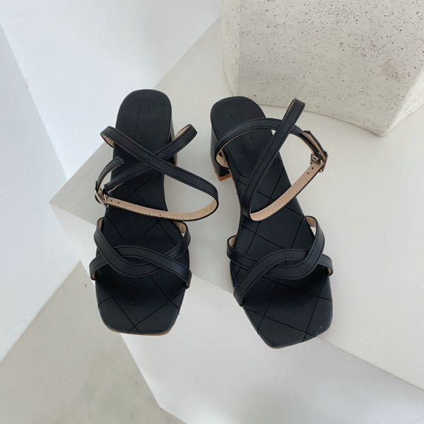 Novi model ženskih sandala na četvrtastu petu - eko koža