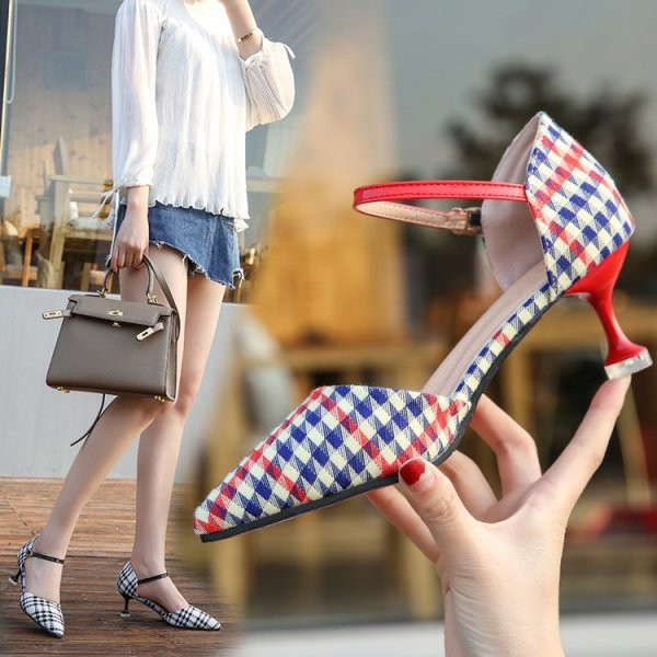 Ležerne karirane sandale s niskom petom