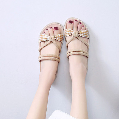 Ženske ležerne sandale s kariranom trakom i ravnim potplatom