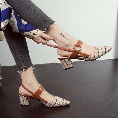 Moderne karirane sandale od tekstila i eko kože