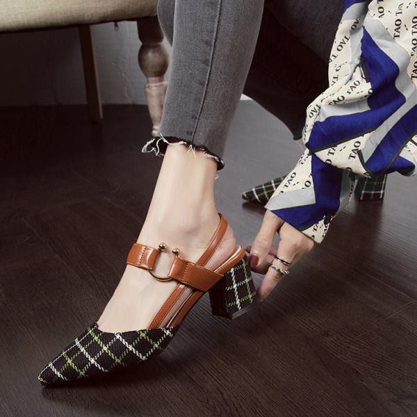 Moderne karirane sandale od tekstila i eko kože