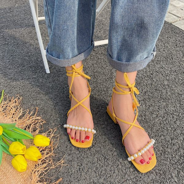 Model nou de sandale dama cu perle si sireturi