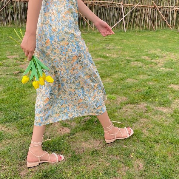 Model nou de sandale dama cu perle si sireturi