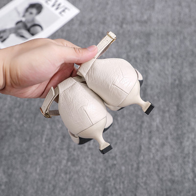 Naujas moteriškų smailių basučių modelis iš eko odos