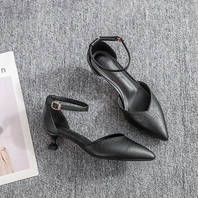 Naujas moteriškų smailių basučių modelis iš eko odos