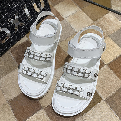 Ženske sandale u bijeloj i crnoj boji sa ravnim đonom