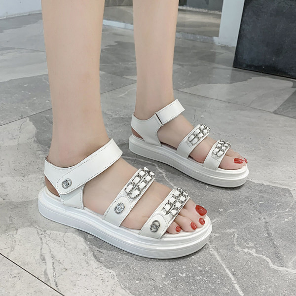 Ženske sandale u bijeloj i crnoj boji sa ravnim đonom