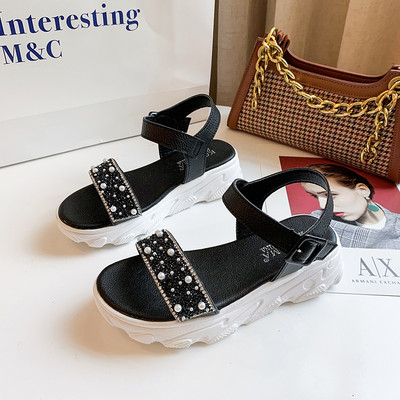 Ležerne ženske sandale sa biserima i kopčom