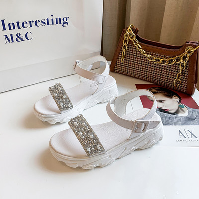 Ležerne ženske sandale sa biserima i kopčom