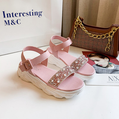 Ležerne ženske sandale sa biserima i kopčom