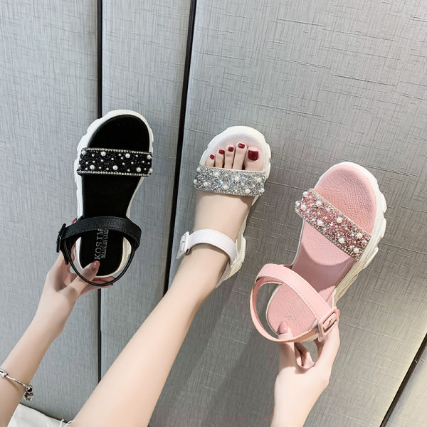 Ležerne ženske sandale sa biserima i kopčom