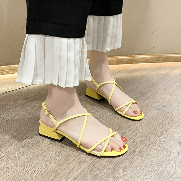 Novi model ženskih sandala sa remenčićima i četvrtastom petom