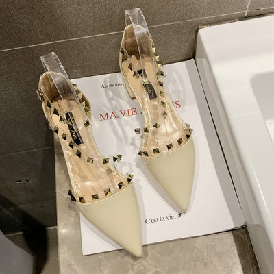 Šiuolaikinės moteriškos smailios basutės su kulnu ir metaliniais elementais