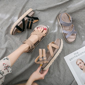 Ležerne ženske sandale s kopčama i ravnim potplatom