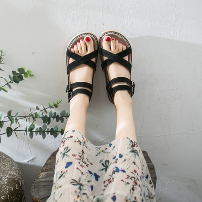 Ležerne ženske sandale s kopčama i ravnim potplatom