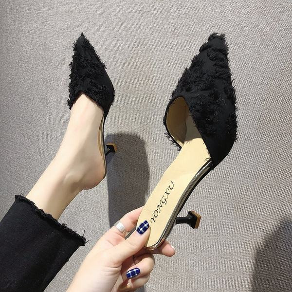 Moderne ženske papuče u špic s tankom petom