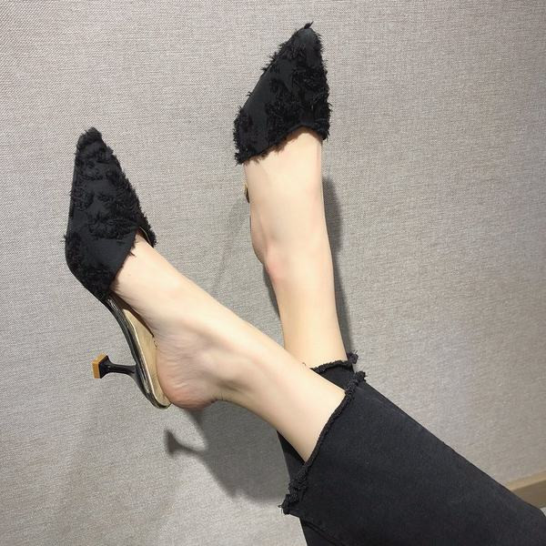 Moderne ženske papuče u špic s tankom petom