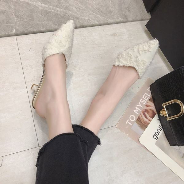 Moderne ženske papuče u špic s tankom petom