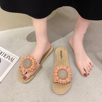 Ženske papuče sa 3D elementima i ravnim potplatom