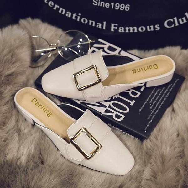 Ženske papuče od umjetne kože s kopčom i niskom debelom petom