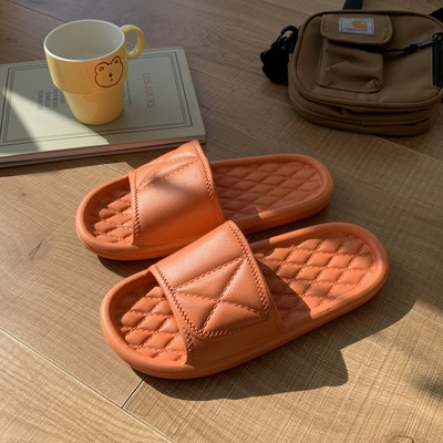 Naujas moteriškų laisvalaikio šlepečių modelis, tinkantis paplūdimiui kelių spalvų