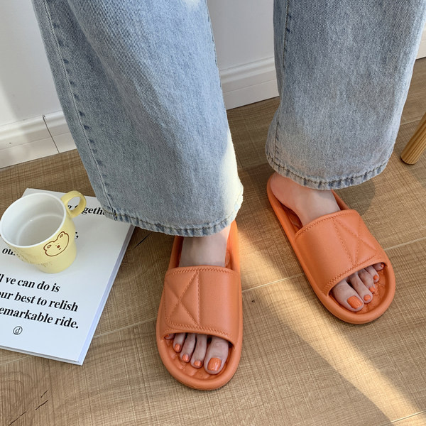 Naujas moteriškų laisvalaikio šlepečių modelis, tinkantis paplūdimiui kelių spalvų