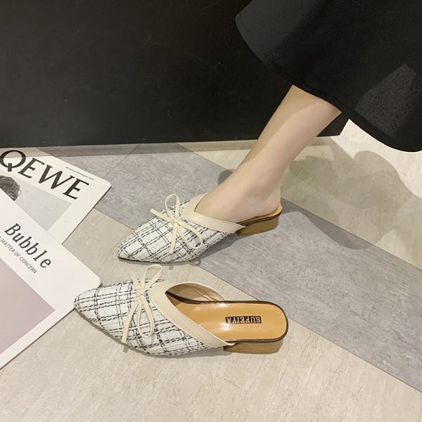 Novi model ženskih papuča sa trakom u crno-bijeloj boji