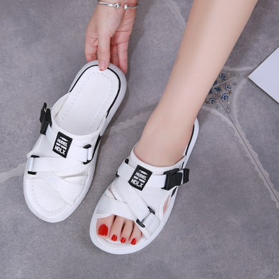 Καθημερινές παντόφλες με λουράκια και αγκράφα