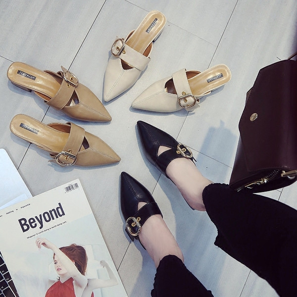 Ženske špicaste papuče od umjetne kože s kopčom