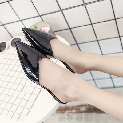 Ležerni model lakiranih papuča na špic