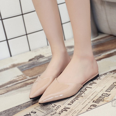 Ležerni model lakiranih papuča na špic