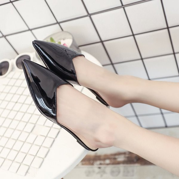 Ležerni model lakiranih papuča na špic