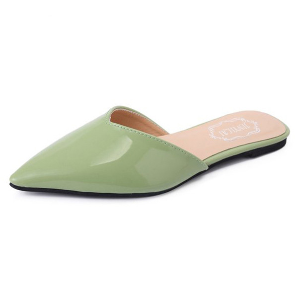 Ležerni model lakiranih papuča na špic