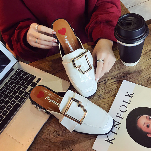 Papuci casual cu model rotunjit de perle