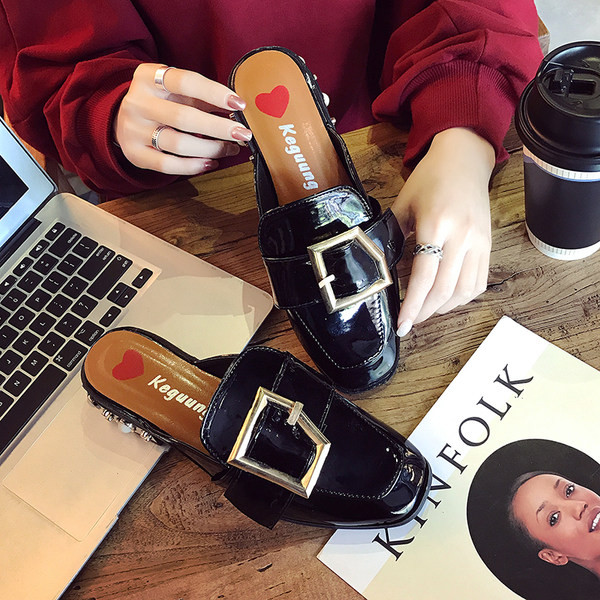 Papuci casual cu model rotunjit de perle